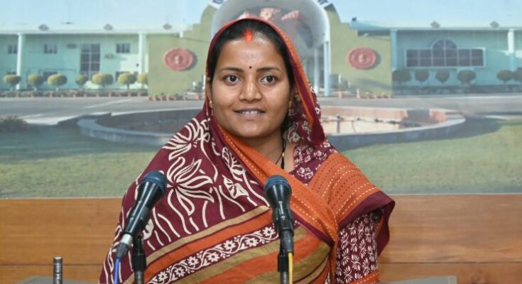 A conceptual image of the Chhattisgarh Legislative Assembly focusing on the discussion regarding building-less Anganwadi centers in the Bastar region.