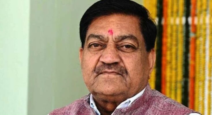 A conceptual image of the Chhattisgarh Legislative Assembly focusing on the intense discussion regarding paddy purchase and farmers issues.