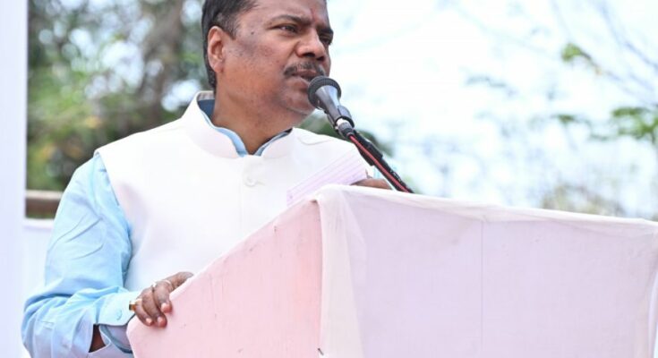 A conceptual render showing the front and back design of the upcoming Vivo Y21 5G and Y11 5G smartphones with leaked price tags in India.