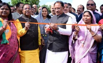 Chief Minister Vishnu Deo Sai addressing a gathering and assuring that the state government is fulfilling all promises made to the farmers of Chhattisgarh.