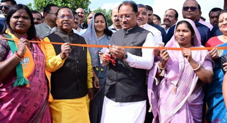 Chief Minister Vishnu Deo Sai addressing a gathering and assuring that the state government is fulfilling all promises made to the farmers of Chhattisgarh.