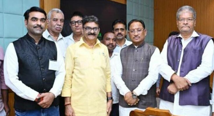Chief Minister Vishnu Deo Sai addressing a gathering and paying homage to the freedom fighters, highlighting their priceless sacrifices for the nation.