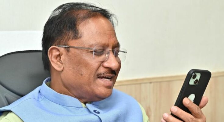 Chhattisgarh Chief Minister Vishnu Deo Sai congratulating successful UPSC civil services candidates from the state via a video call.