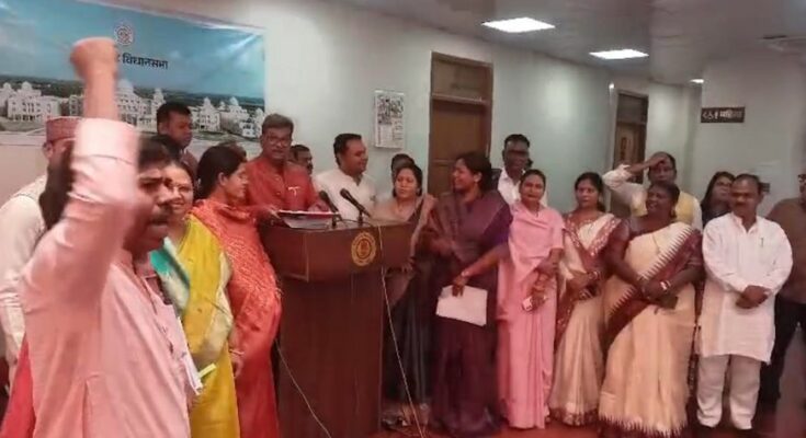 A conceptual image illustrating the Chhattisgarh Assembly paddy issue where stored grains are allegedly being eaten by rats, causing an uproar in the Vidhan Sabha.