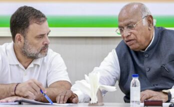 A conceptual split image showing Congress leaders Rahul Gandhi and Mallikarjun Kharge discussing the Kerala election ticket distribution strategy.