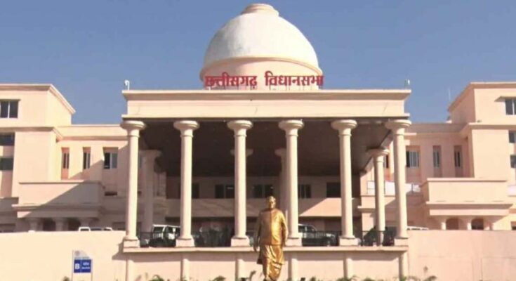 A conceptual image of the Chhattisgarh Legislative Assembly focusing on the intense debate regarding the Korba rice purchase scam and action against corrupt officials.