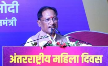 CM Vishnu Deo Sai addressing rural women and launching a portal during the Lakhpati Didi Samman Sammelan in Raipur, Chhattisgarh.