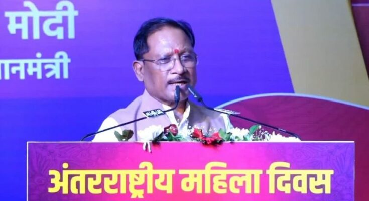 CM Vishnu Deo Sai addressing rural women and launching a portal during the Lakhpati Didi Samman Sammelan in Raipur, Chhattisgarh.