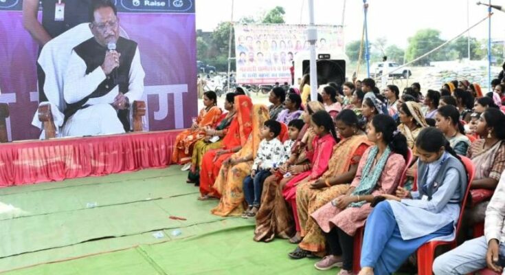 On International Women's Day, a grand Mahtari Vandan Sammelan Chhatauna was organized in Raipur district, celebrating women's empowerment and financial aid.