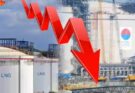 A downward stock market chart over a background of a Qatar LNG plant, depicting the fall in Petronet LNG shares.