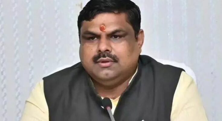 Chhattisgarh Education Minister addressing the state assembly regarding the Swami Atmanand English Medium School appointments and policies.