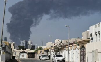 A conceptual image showing the UAE flag alongside a digital screen displaying fake news alerts and handcuffs, representing the strict UAE fake news crackdown.