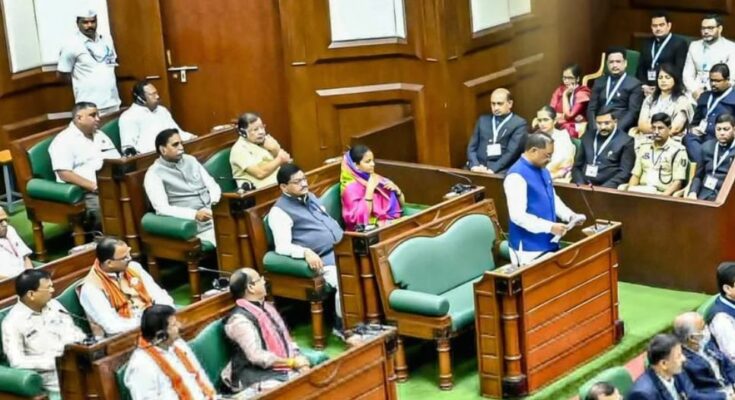 The Chhattisgarh Assembly opium issue created a massive uproar today. The opposition cornered the state government over the 5-acre illegal farming in Durg.