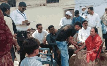 भिलाई में पीलिया के मरीजों की जांच करते स्वास्थ्यकर्मी और दवाई का प्रतीकात्मक चित्र