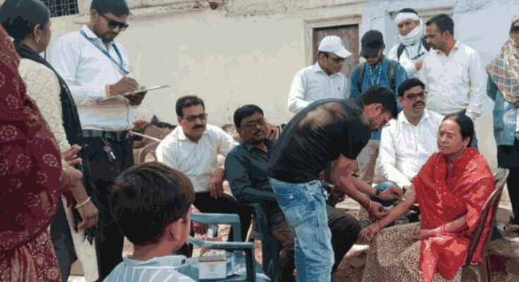 भिलाई में पीलिया के मरीजों की जांच करते स्वास्थ्यकर्मी और दवाई का प्रतीकात्मक चित्र