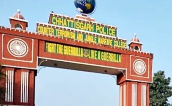 A conceptual image highlighting the Chhattisgarh Naxal News, showing security forces receiving jungle warfare training from former Maoists at the CTJW College in Kanker.