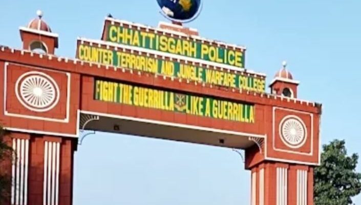 A conceptual image highlighting the Chhattisgarh Naxal News, showing security forces receiving jungle warfare training from former Maoists at the CTJW College in Kanker.