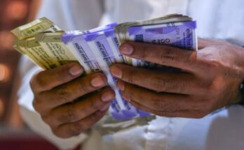 ईपीएफओ कार्यालय का दृश्य और रिटायरमेंट फंड की जानकारी