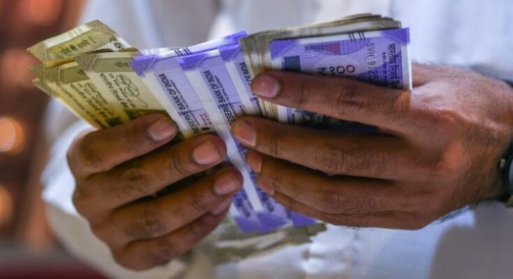 ईपीएफओ कार्यालय का दृश्य और रिटायरमेंट फंड की जानकारी