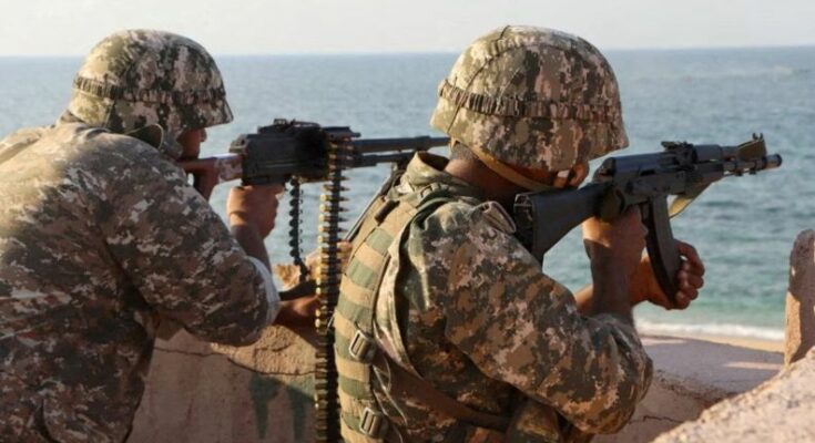 एक तरफ अमेरिकी राष्ट्रपति डोनाल्ड ट्रंप और ईरान का झंडा, और दूसरी तरफ भारत के रक्षा मंत्री राजनाथ सिंह की तस्वीर