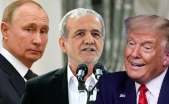 बैकग्राउंड में होर्मुज जलडमरूमध्य का नक्शा और तेल टैंकर के साथ गिरते हुए अमेरिकी डॉलर का ग्राफिक