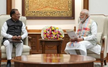 छत्तीसगढ़ के मुख्यमंत्री और गृह मंत्री के साथ नक्सल मुक्त गांव के विकास का प्रतीकात्मक चित्रछत्तीसगढ़ के मुख्यमंत्री और गृह मंत्री के साथ नक्सल मुक्त गांव के विकास का प्रतीकात्मक चित्र