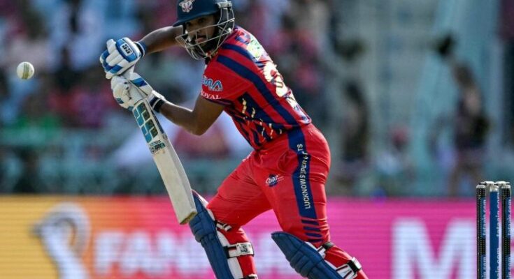 लखनऊ सुपर जायंट्स की जर्सी में बल्लेबाजी करते निकोलस पूरन का प्रतीकात्मक चित्र