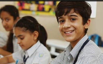 मुख्यमंत्री विष्णु देव साय निजी स्कूलों की मनमानी रोकने के लिए अधिकारियों के साथ सख्त बैठक करते हुए