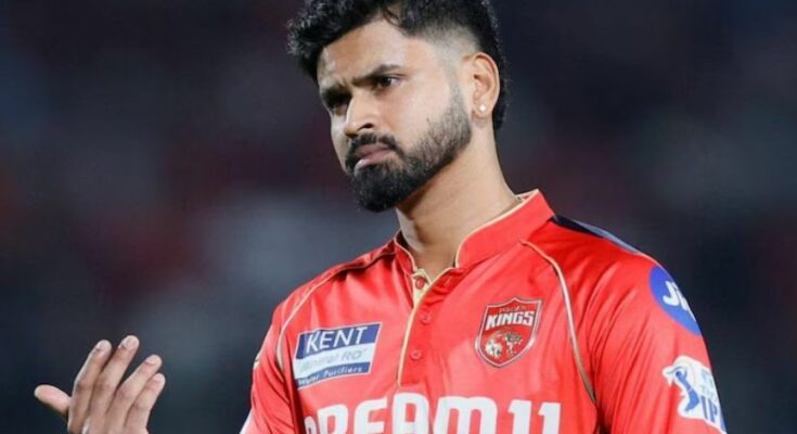 कोलकाता नाइट राइडर्स की जर्सी पहने हुए कप्तान श्रेयस अय्यर का एक आक्रामक और मुस्कुराता हुआ चित्र