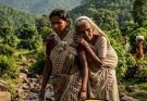 Chhattisgarh System Failure: शर्मनाक! पेंशन के लिए बुजुर्ग सास को पीठ पर लादकर दफ्तर पहुंची बहू, सोशल मीडिया पर फूटा लोगों का गुस्सा