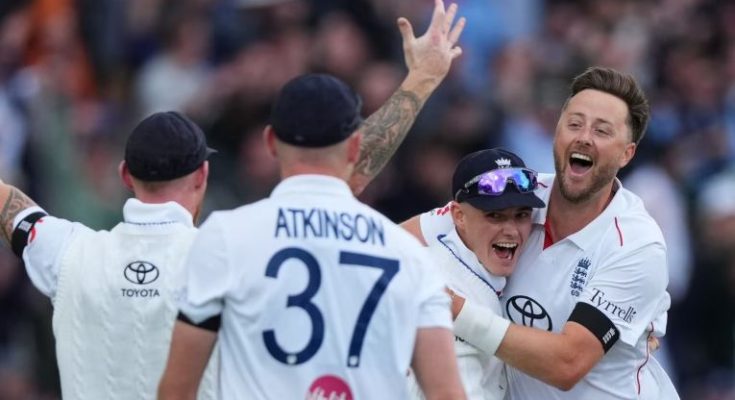 Ollie Robinson 3 Wickets